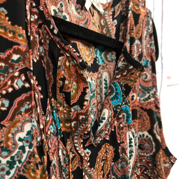 Violet & Claire Sleeveless Top - Picture 3 of 8